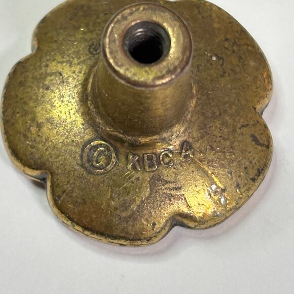 Set of 4 Vintage KBC N18322 Floral Cabinet Knobs Antiqued Brass Flower Pulls - Picture 7 of 8